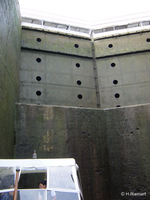 Rh�ne-Schleuse mit 20 m Fallh�he